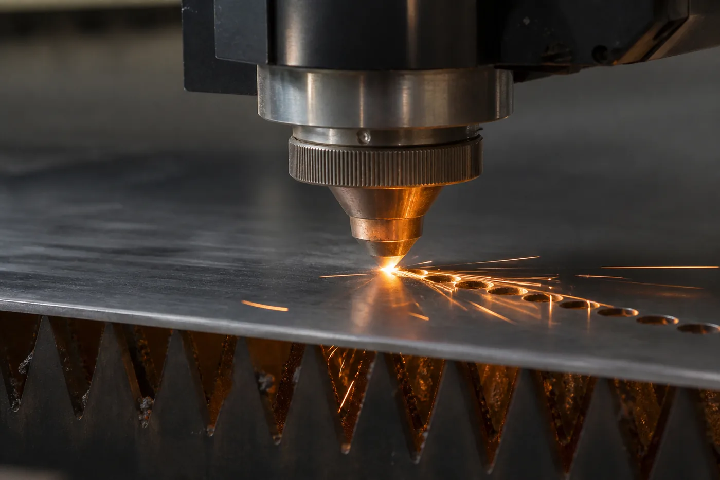 Fiber laser cutting head cutting stainless steel sheet